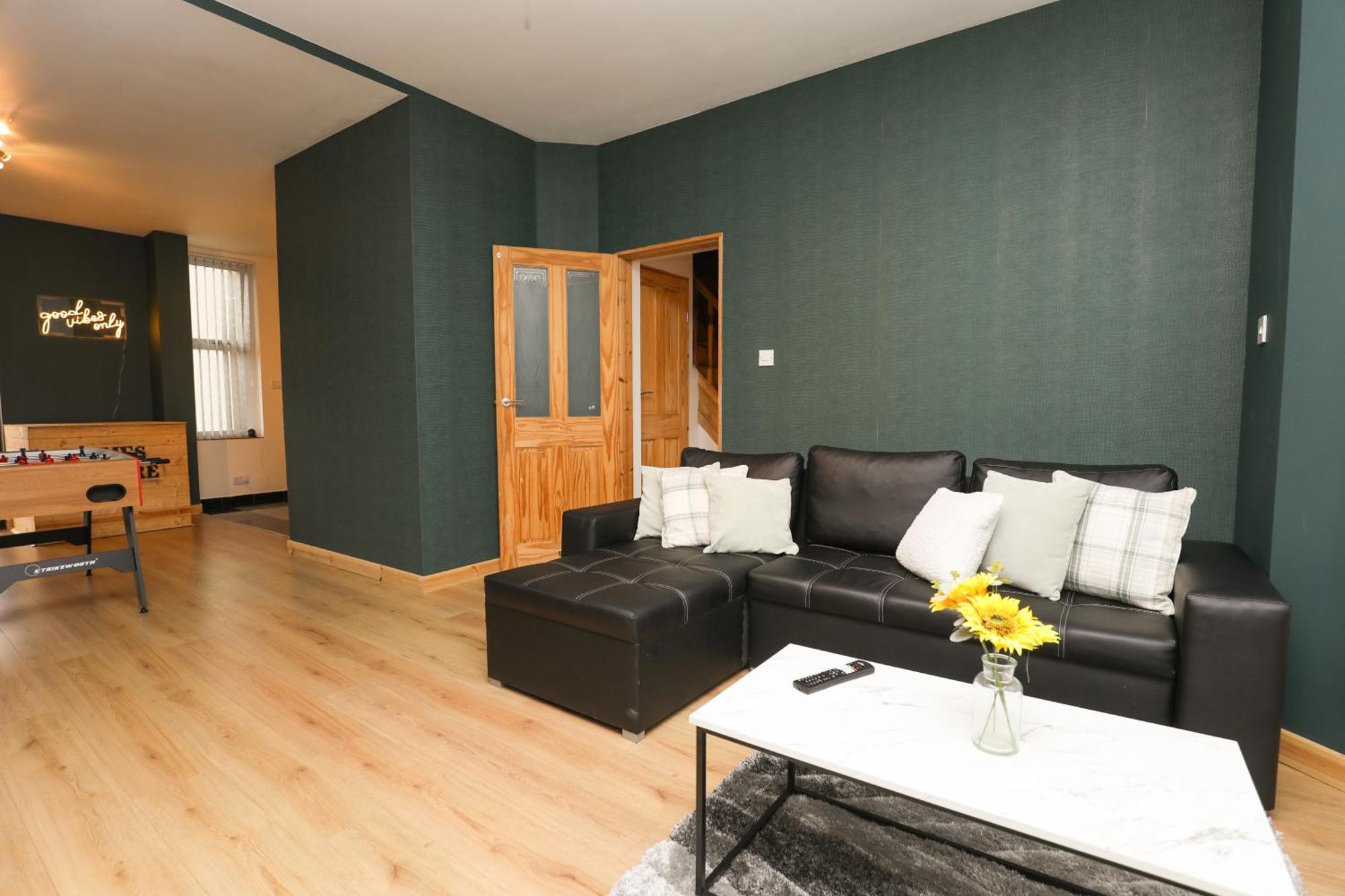 Anfield Luxe Retreat - Stylish Stay With Parking - Steps From Stadium - Short Drive To City Centre Liverpool Exterior foto